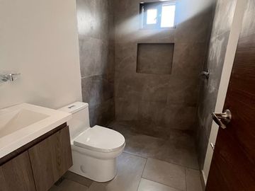 Venta de casas en dominio cumbres, arriba de avenida leones