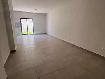 Venta de casas en dominio cumbres, arriba de avenida leones