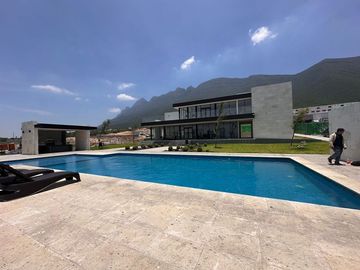 Venta de casas en dominio cumbres, arriba de avenida leones