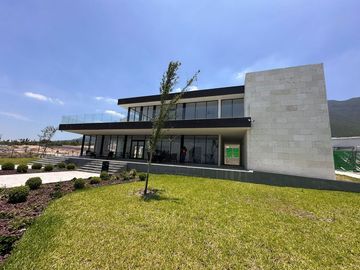 Venta de casas en dominio cumbres, arriba de avenida leones