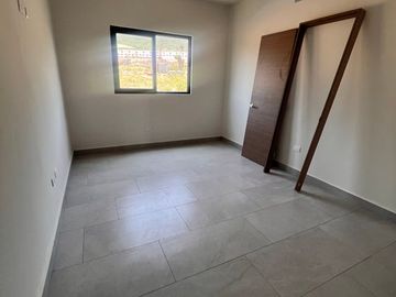Venta de casas en dominio cumbres, arriba de avenida leones
