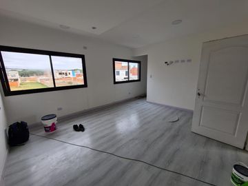 Hermoso vivienda con pileta en Barrio Santa Ana