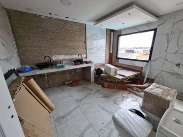 Hermoso vivienda con pileta en Barrio Santa Ana