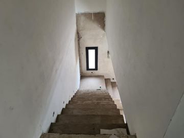 Hermoso vivienda con pileta en Barrio Santa Ana