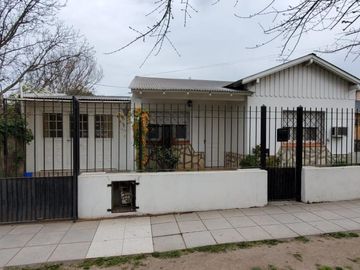 Hermoso Chalet sobre Payro, Barrio Los Alamos, Glew