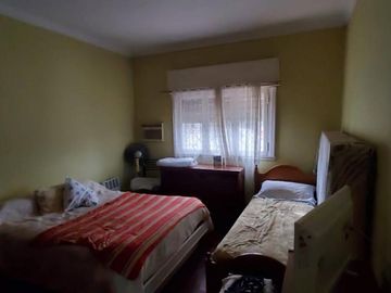 Hermoso Chalet sobre Payro, Barrio Los Alamos, Glew