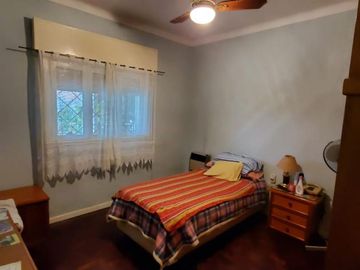 Hermoso Chalet sobre Payro, Barrio Los Alamos, Glew