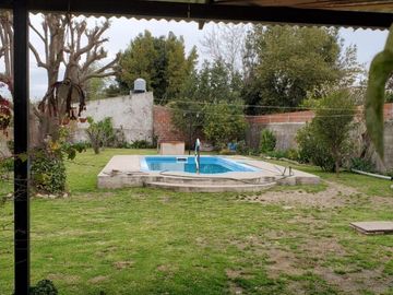 Hermoso Chalet sobre Payro, Barrio Los Alamos, Glew