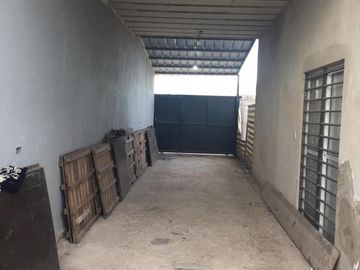 Monoambiente con amplio galpon en Barrio Santa Ana, Glew