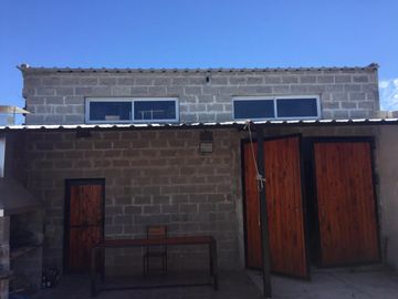 Monoambiente con amplio galpon en Barrio Santa Ana, Glew