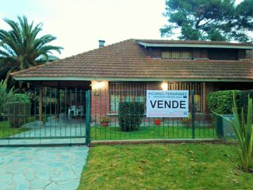 GRAN CASA FAMILIAR SOBRE PASEO 132