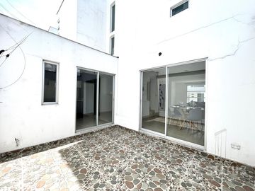 ¡Aplica a crédito VIP! Se vende casa esquinera 120 m², 3 dorm., 2 garajes, sector Fajardo - $89.900