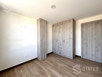 Se vende departamento con ubicación estratégica, 91 m², 3 dorm., 2 garajes, sector Capelo - $80.000