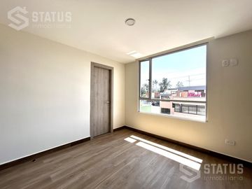 Se vende departamento con ubicación estratégica, 91 m², 3 dorm., 2 garajes, sector Capelo - $80.000