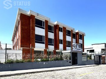 Se vende departamento con ubicación estratégica, 91 m², 3 dorm., 2 garajes, sector Capelo - $80.000