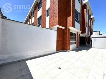 Se vende departamento con ubicación estratégica, 91 m², 3 dorm., 2 garajes, sector Capelo - $80.000