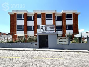 Se vende departamento con ubicación estratégica, 91 m², 3 dorm., 2 garajes, sector Capelo - $80.000