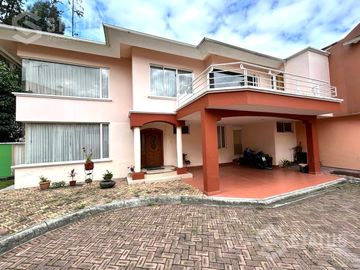Venta de casa Sector Conocoto, cerca Santa María - Av. Ilaló