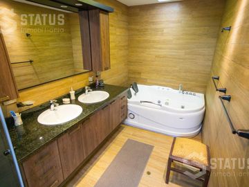 Vendo casa de lujo en urbanización, 750m², Capelo - $790.000