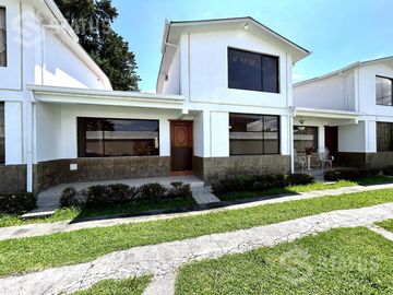 Renta de casa Sector Capelo, dentro de Urbanización.