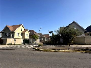 Casa en Venta en Quilin / Matías Cousiño