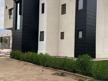 Venta de casa nueva en condominio Pirque sector Los Silos