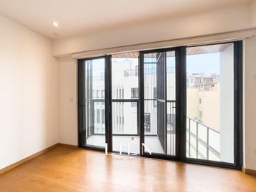 Dúplex con Terraza, Ascensor Directo y Acabados Premium – San Isidro Límite con Miraflores
