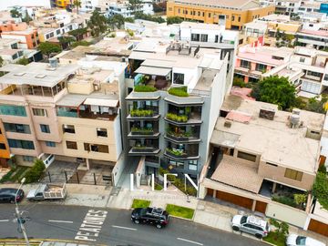 Dúplex con Terraza, Ascensor Directo y Acabados Premium – San Isidro Límite con Miraflores