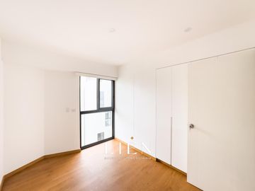 Dúplex con Terraza, Ascensor Directo y Acabados Premium – San Isidro Límite con Miraflores