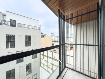 Dúplex con Terraza, Ascensor Directo y Acabados Premium – San Isidro Límite con Miraflores
