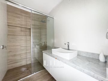Dúplex con Terraza, Ascensor Directo y Acabados Premium – San Isidro Límite con Miraflores