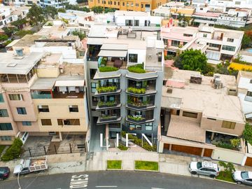 Dúplex con Terraza, Ascensor Directo y Acabados Premium – San Isidro Límite con Miraflores