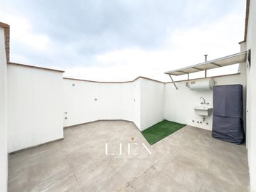 Dúplex con Terraza, Ascensor Directo y Acabados Premium – San Isidro Límite con Miraflores
