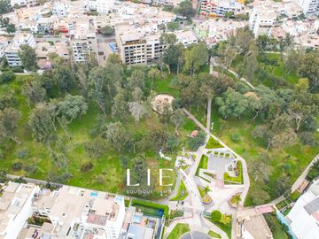Dúplex con Terraza, Ascensor Directo y Acabados Premium – San Isidro Límite con Miraflores