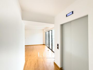 Dúplex con Terraza, Ascensor Directo y Acabados Premium – San Isidro Límite con Miraflores