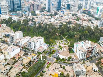 Dúplex con Terraza, Ascensor Directo y Acabados Premium – San Isidro Límite con Miraflores