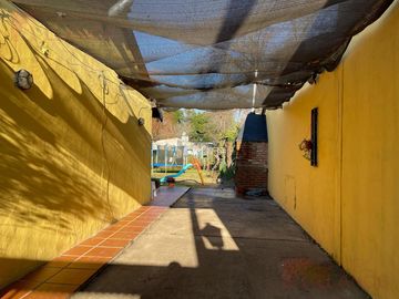 Casa en venta con 2 dormitorios apta crédito con pileta en Valle Verde, Luján.