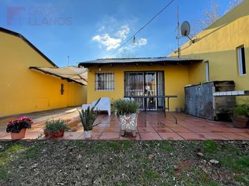 Casa en venta con 2 dormitorios apta crédito con pileta en Valle Verde, Luján.