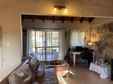 Casa en venta con 2 dormitorios apta crédito con pileta en Valle Verde, Luján.