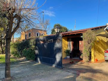 Casa en venta con 2 dormitorios apta crédito con pileta en Valle Verde, Luján.