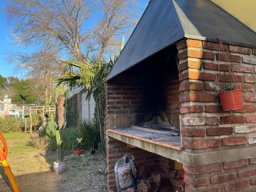 Casa en venta con 2 dormitorios apta crédito con pileta en Valle Verde, Luján.