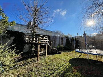Casa en venta con 2 dormitorios apta crédito con pileta en Valle Verde, Luján.