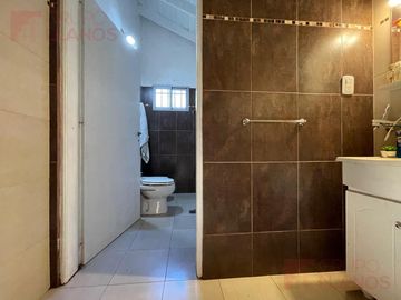 Casa en venta con 2 dormitorios apta crédito con pileta en Valle Verde, Luján.