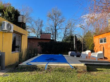 Casa en venta con 2 dormitorios apta crédito con pileta en Valle Verde, Luján.