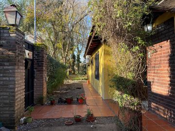 Casa en venta con 2 dormitorios apta crédito con pileta en Valle Verde, Luján.