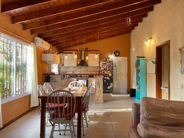 Casa en venta con 2 dormitorios apta crédito con pileta en Valle Verde, Luján.