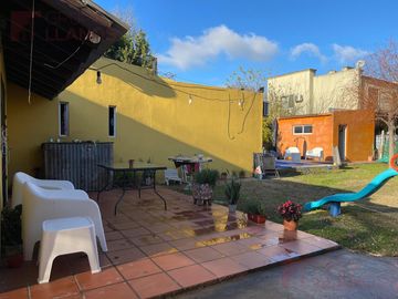 Casa en venta con 2 dormitorios apta crédito con pileta en Valle Verde, Luján.