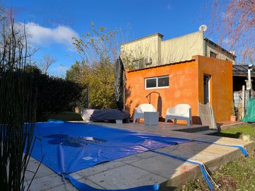 Casa en venta con 2 dormitorios apta crédito con pileta en Valle Verde, Luján.