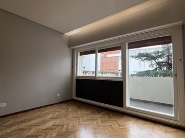 Departamento en venta 4 ambientes más playroom, cochera, reciclado full. Las Cañitas