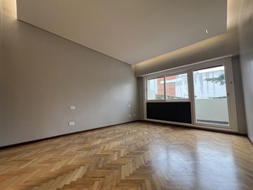 Departamento en venta 4 ambientes más playroom, cochera, reciclado full. Las Cañitas